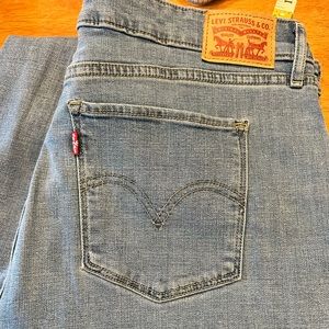 Levi’s classic midrise skinny Jean Women’s 33 (size 16)
